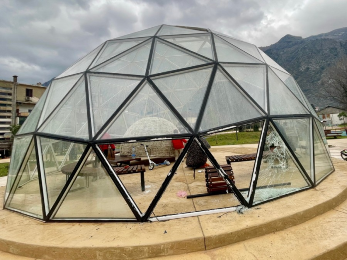 Vandali uništili park u Kotoru: Edukacija i kazne ključna rješenja