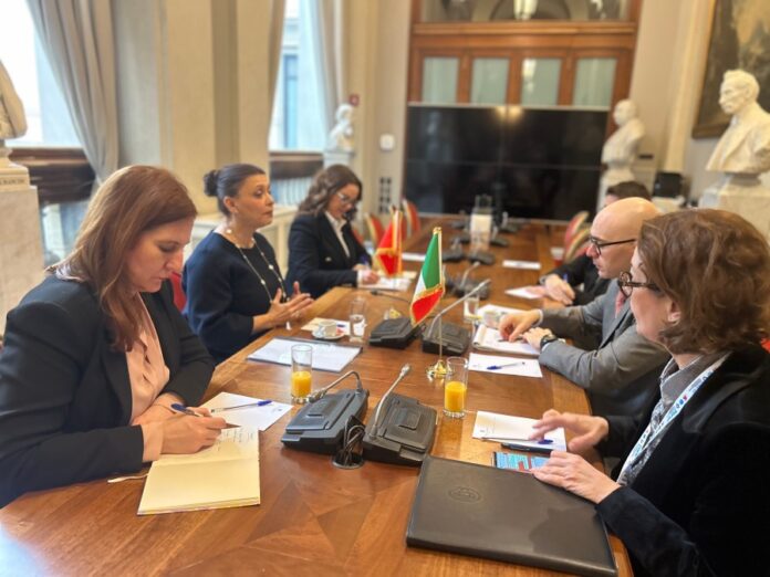 Za saradnju sa Italijom važna avio povezanost