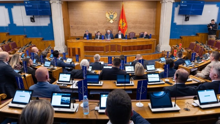 Mandićev kabinet: U radnoj verziji Zakona nema pomena o privilegovanim penzijama