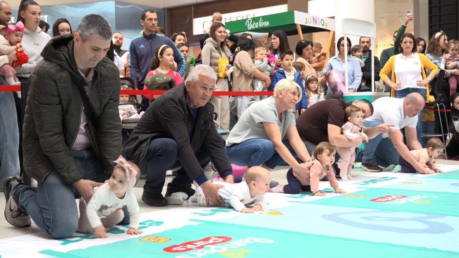 Veliko interesovanje za 14. Sunčane igrarije: U jutarnjem terminu puzijade najbrža beba Mitra