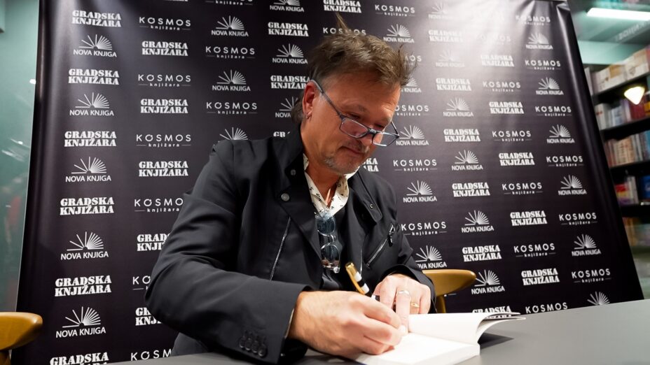 U Podgorici upriličena promocija zbirke poezije Zlatana Stipišića Džibonija