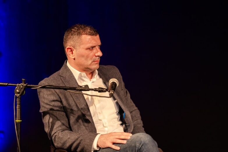 Promovisana knjiga Adnana Prekića “Bolesni od prošlosti” 